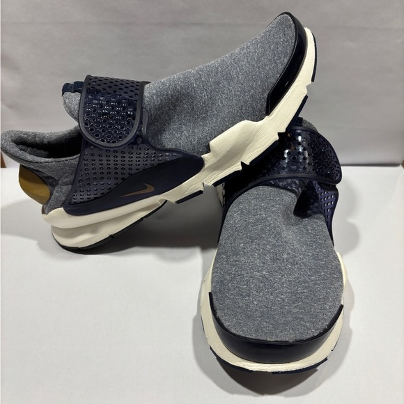 Nike - Picture 1 of 6